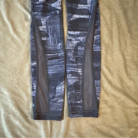 Lululemon Train Times
Transition Multi Midnight Navy / Black
#108 - Picture 7 of 12